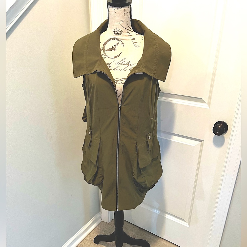 DZ Havael Couture Women’s Utility Vest in Army Green, Size Large-Worn Once. EUC